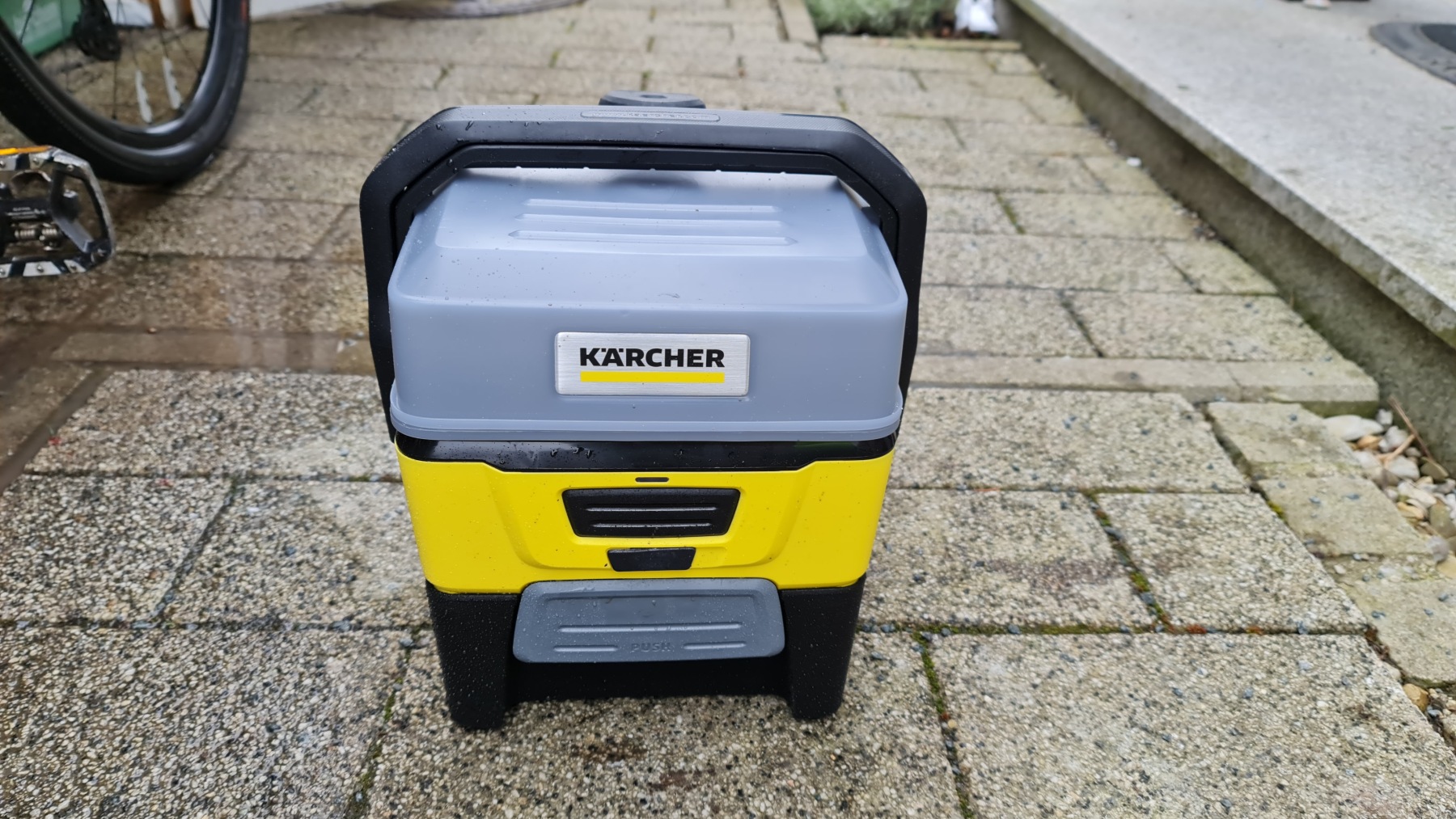 Testen der Kärcher Mobile Outdoor Cleaner OC 3 Bike Box