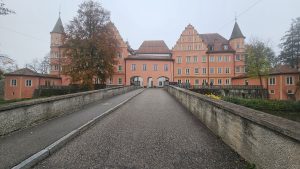 Nebelverhangene Graveltour zum Wasserschloss Taufkirchen