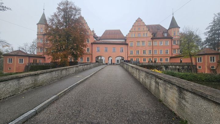 Nebelverhangene Graveltour zum Wasserschloss Taufkirchen