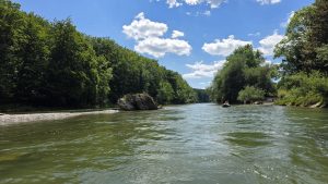 Auf dem Isar-Flow: Packrafting-Abenteuer von Wolfratshausen nach München