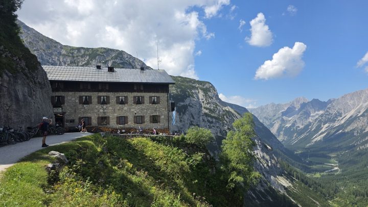 Zum Karwendelhaus mit dem Gravelbike: Eine Gratwanderung zwischen Traum und Herausforderung