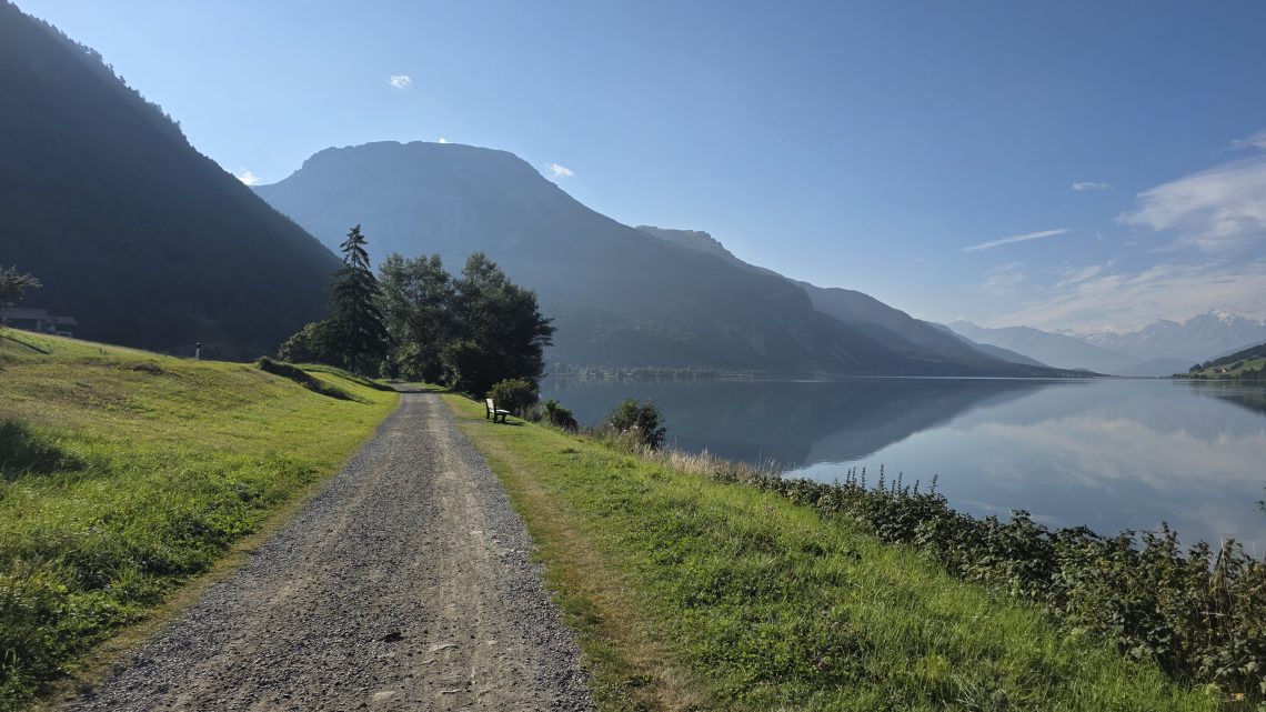 Gipfelsturm und Vinschgauer Genuss: Von Nauders über den Reschenpass bis Cles