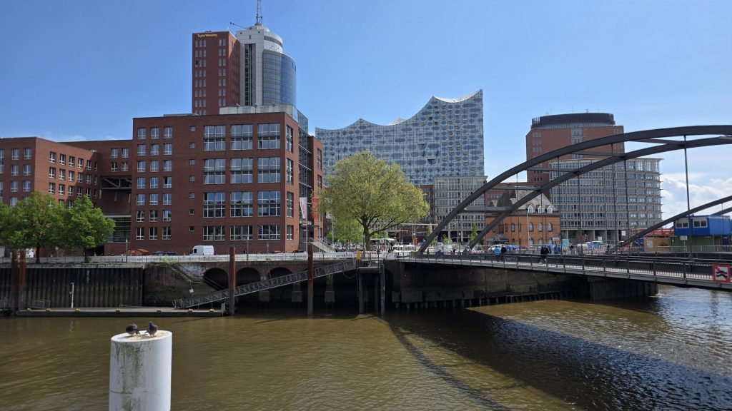 Elbphilharmonie und Hafen am Baumwall