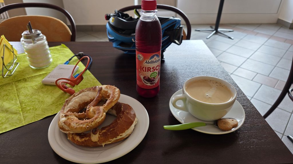 Brotzeit in Steinach mit Brezn und Kaffee