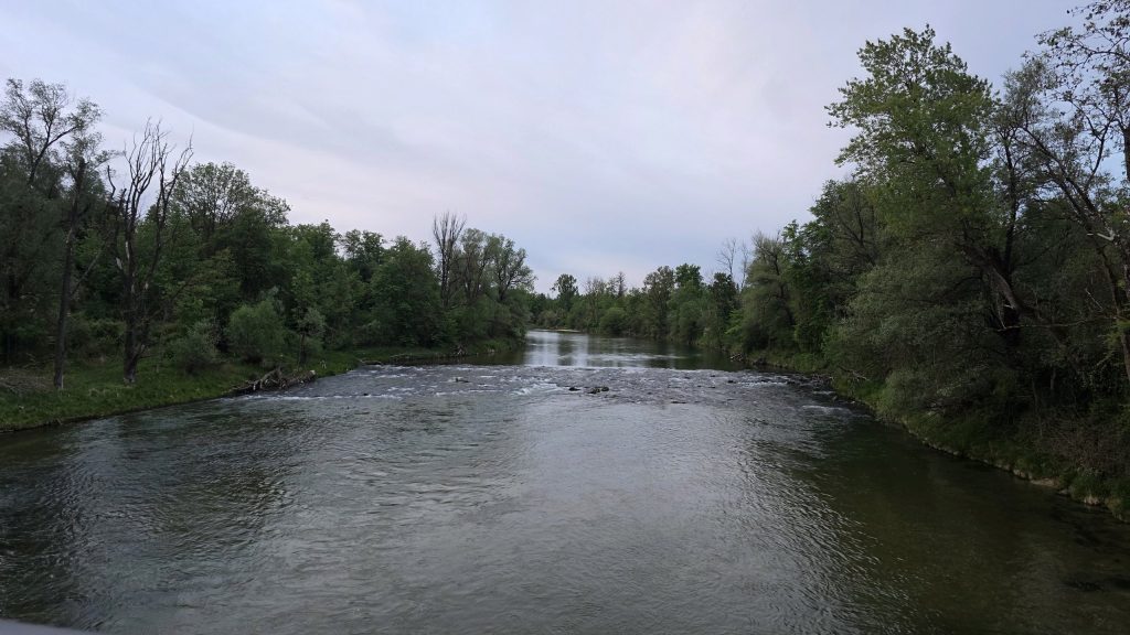 Die Isar bei Garching am frühen Morgen