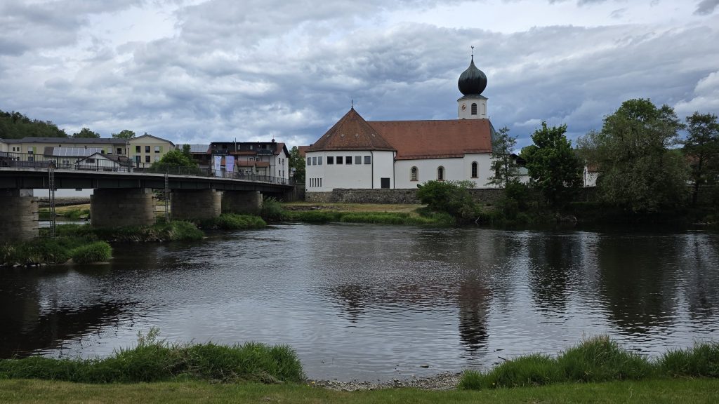 Kirche am Regen bei Chamerau