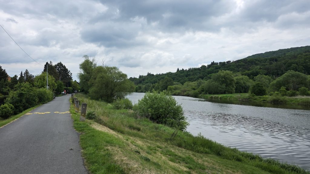 Radweg an der Berounka bei Lety