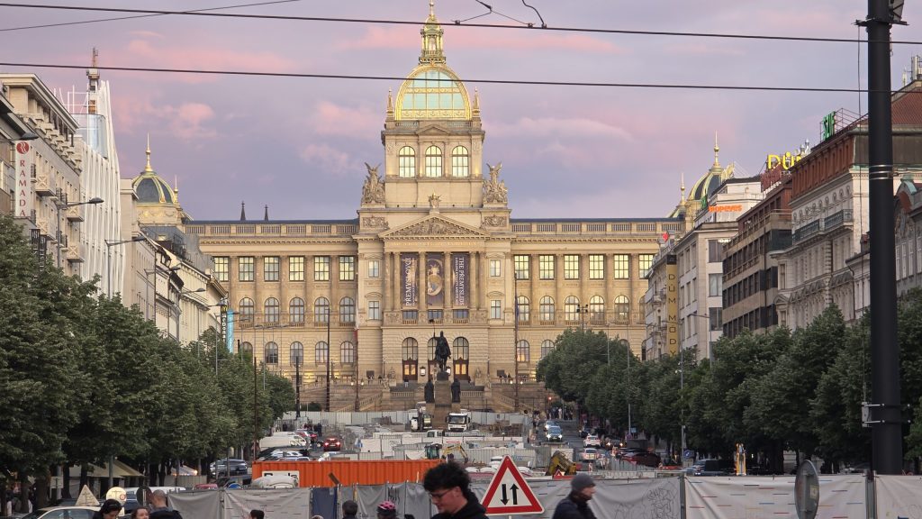 Wenzelsplatz mit dem Nationalmuseum in Prag