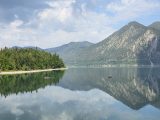Der Walchensee mit seiner kleinen Insel bei Sachenbach