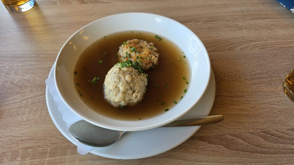 Knödelsuppe auf dem Timmelsjoch