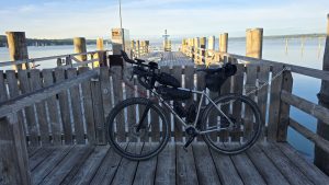 Dampfer, Brezn und rostige Straßenkreuzer: Zum Ammersee und an den Lech