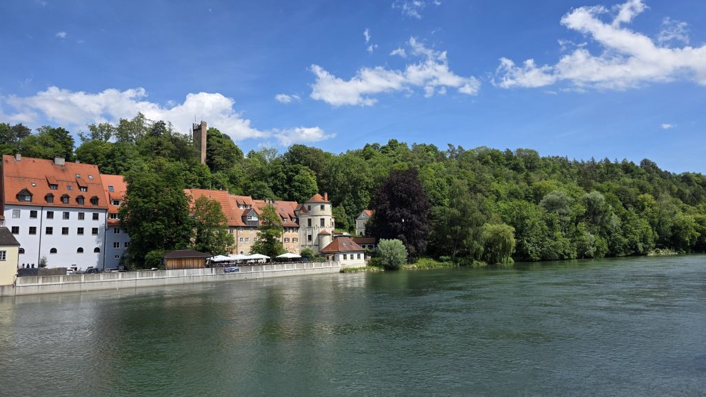 Der Lech an der Karolinenbrücke in Landsberg