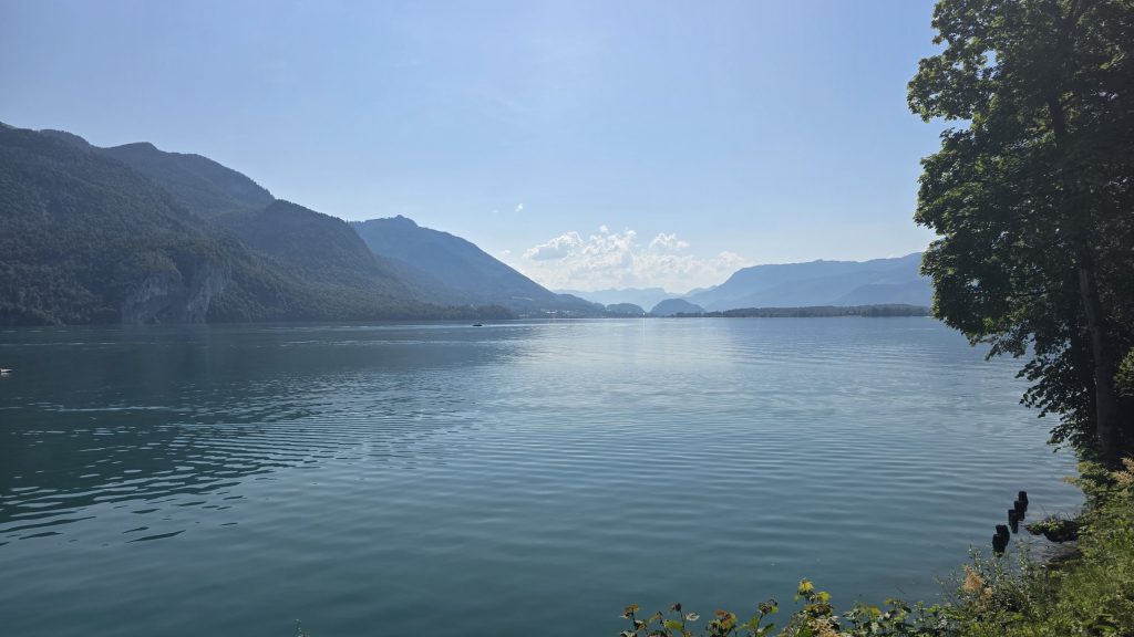Der Wolfgangsee bei St. Gilgen am Morgen