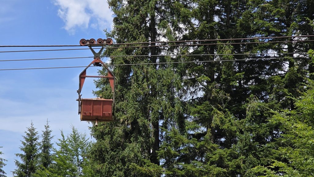 Alter Sessellift im Wald bei Fieberbrunn