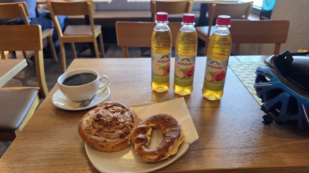 Kaffee, Brezn und Gebäck in Feldkirchen-Westerham