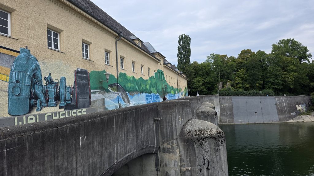 Graffiti am Isarwehr in Oberföhring