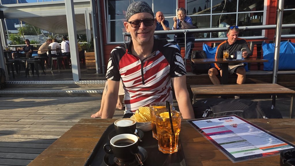 Kaffee und Spritz in der Abendsonne